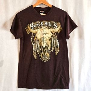 Black Hills Rapid City Harley-Davidson cow skull feathers brown T-Shirt Men's S